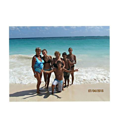 we walked on the sand and we browned in the beach