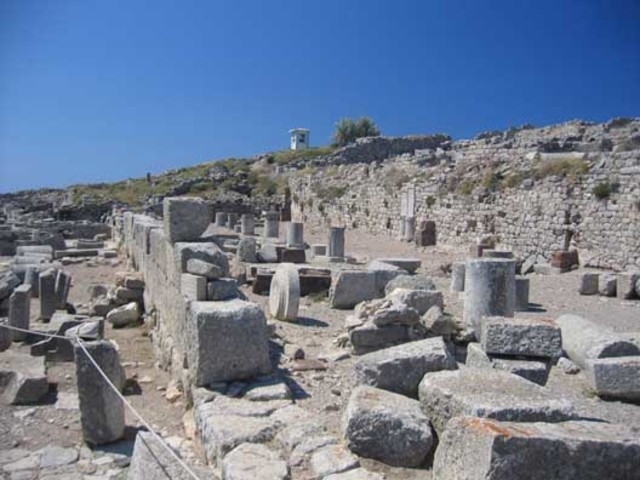 Destruction of Knossos allows the Mycenaean civilization to replace the Minoan civilization.