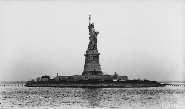 The Statue of Liberty arrives