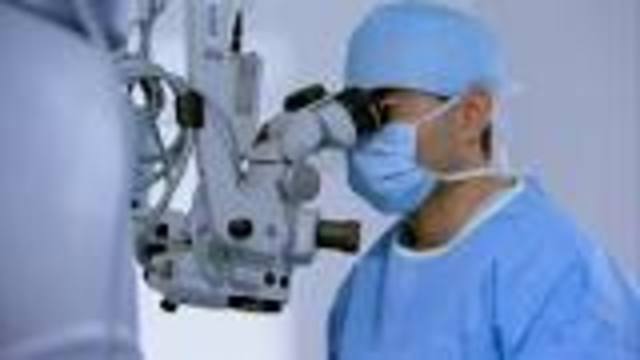 microscopio en una operacion