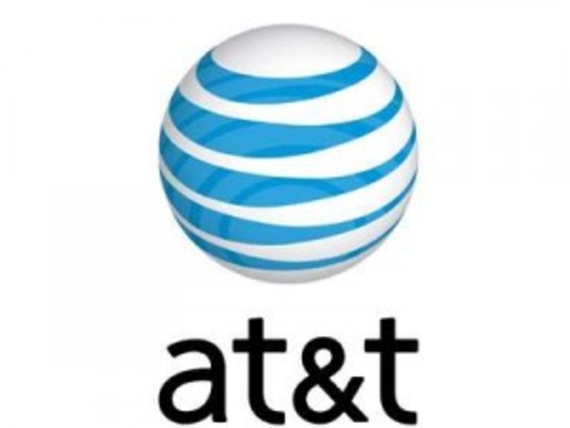 AT&T distribuía las primeras versiones de UNIX