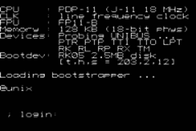 Se instala el sistema UNIX PDP-11