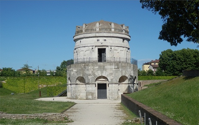 Mausoleum of Theoderic (520)