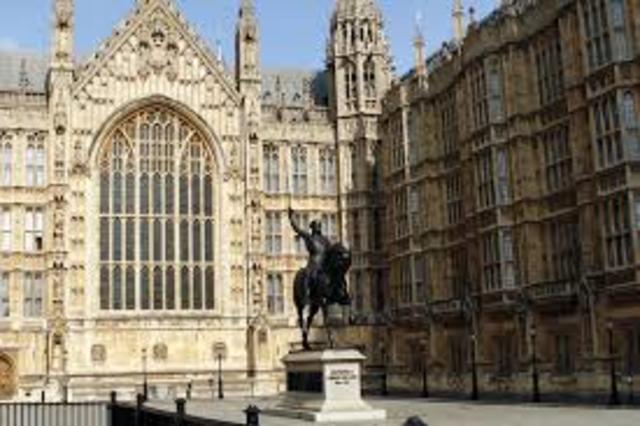 Palacio de Westminster (fachada principal)