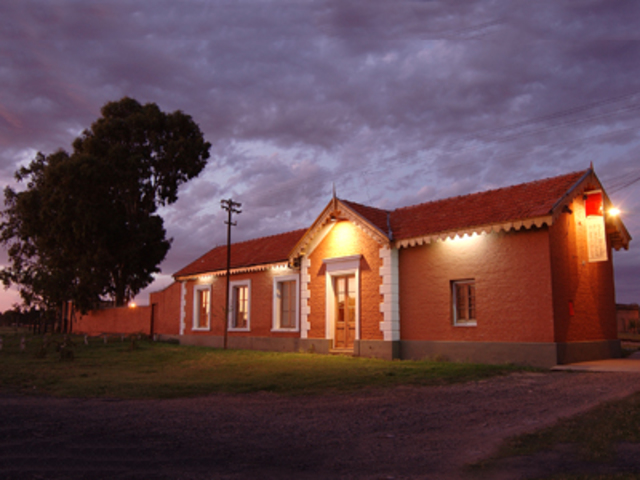 Se instala en la localidad de Jacinto Aráuz.