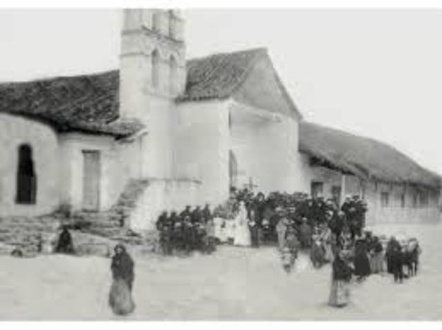 the church of Santa Lucia rises