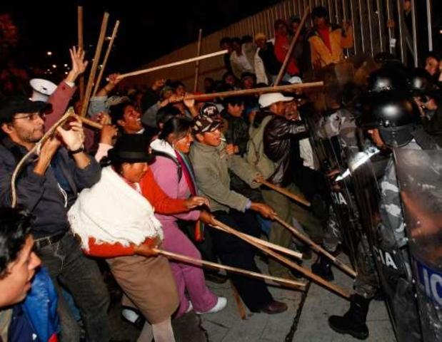 Indígenas con apoyo militar se toman el Congreso Nacional