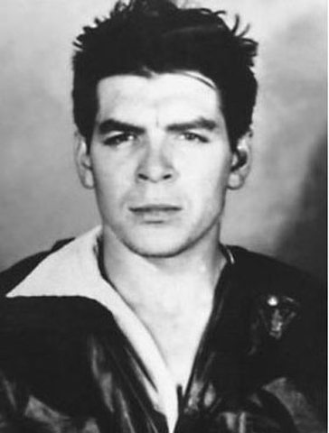 Viaja en moto con su mejor amigo