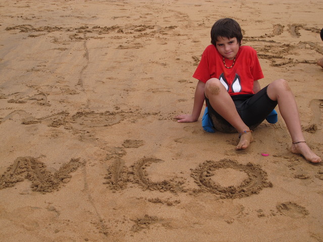 I went to the beach. I wrote my name on the sand. the weather was sunny. I swimmed.