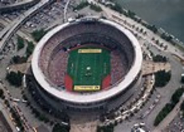 The Pirates Move into Three Rivers Stadium