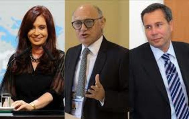 El fiscal Alberto Nisman denuncia a la presidente Cristina Fernández y al canciller Héctor Timerman por una presunta negociación para encubrir a los iraníes prófugos acusados del atentado.