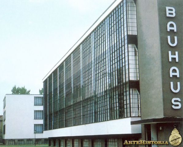 Fundación de la Escuela Bauhaus