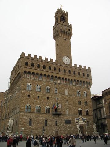 Dante es uno de los 6 priores que integran la "Signoría"