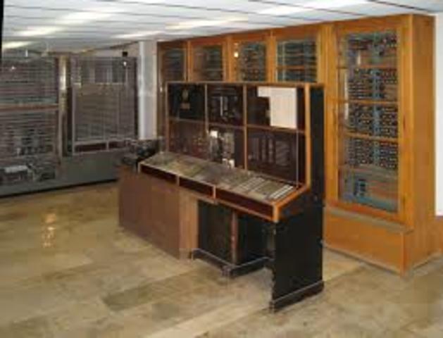 La máquina Z4 es construida por el ingeniero alemán Konrad Kuse