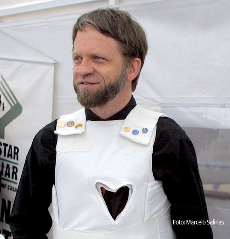 Revela que tiene el mal de Parkinson