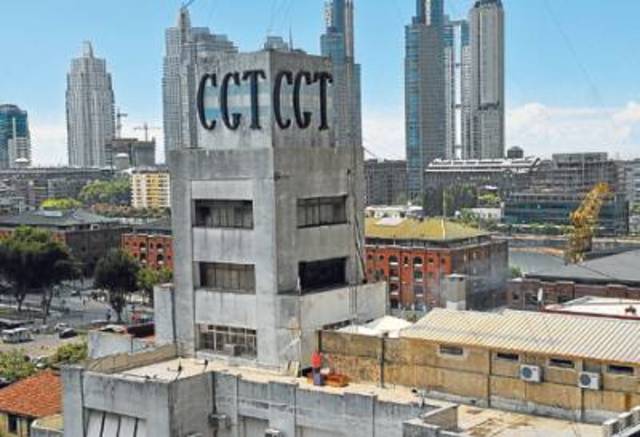 Movimiento Obrero:se fusiona la U.S.A y la C.O.R.A y se crea la Confederación General del Trabajo (C.G.T) con preeminencia de la tendencia sindicalista por sobre la socialista.