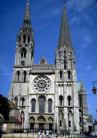 Comienza la construcción de la Catedral de Chartres, Francia
