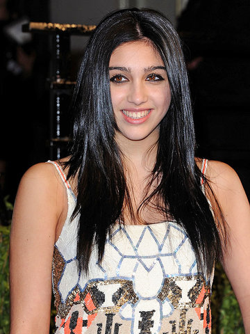 Dio a luz a Lourdes Maria Ciccone Leon,