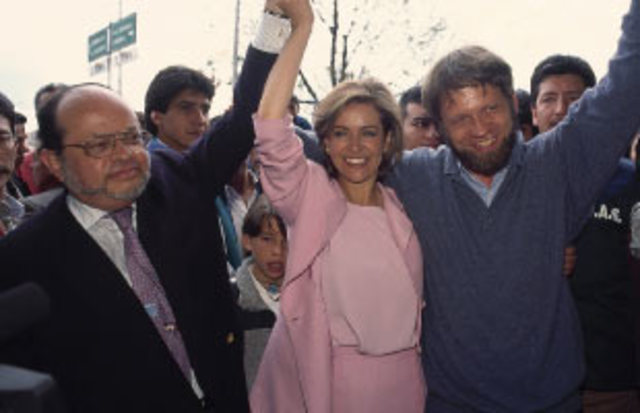 Renuncia a la alcaldía de Bogotá y lanzamiento a la Presidencía