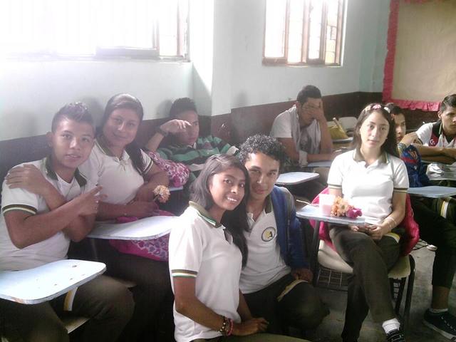 ME QUIERO GRADUAR CON TODOS MIS AMIGOS