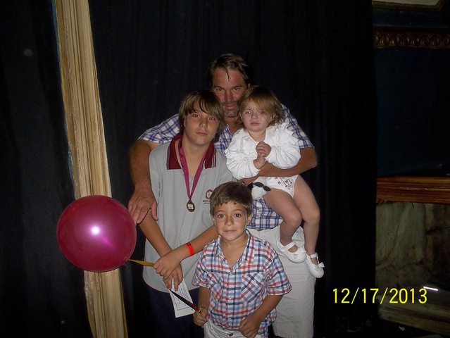 I was with my sibikings and my dad at cloosing ceremony of elementary school.