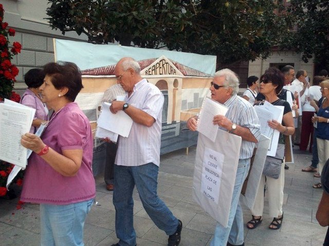 10.000 razones para reabrir la biblioteca