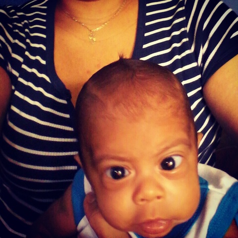 ay !!  estoy asustado ...jejejjeje en los brazos de abuela