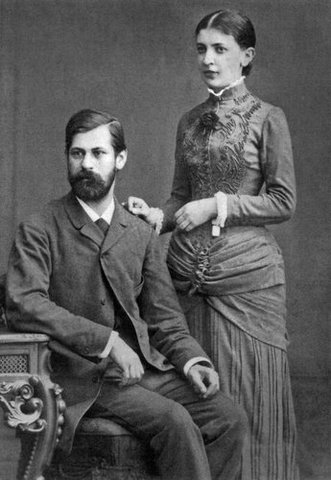 Se casa con Martha Bernays