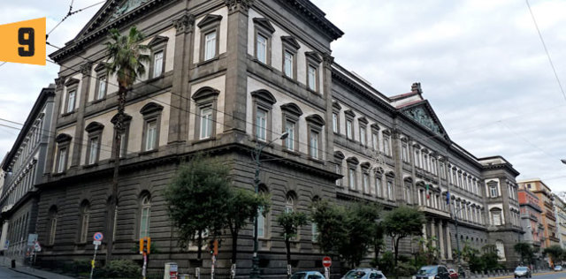 Fundación de la universidad de Napoles.