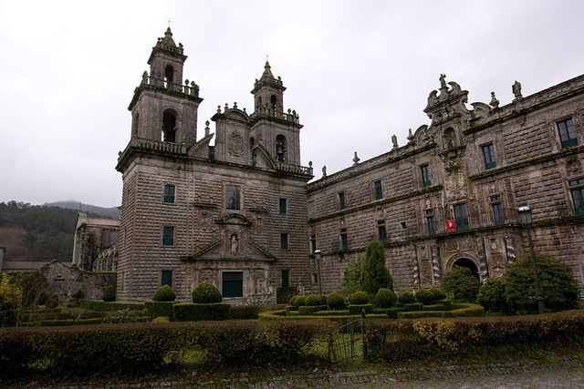 Monasterios y Catedrales.