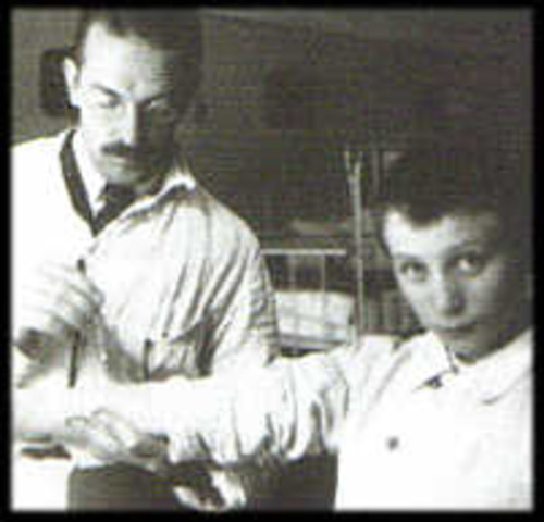 clemens von pirquet acuña el termino alergia o hipersensibilidad estudiando la enfermedad del suero,varios de sus aportes en alergia siguen siendo validos