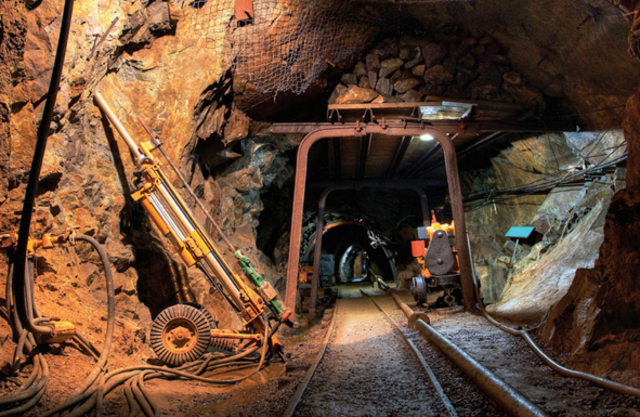 Henry Fayol redacta artículos sobre temas de administarción minera