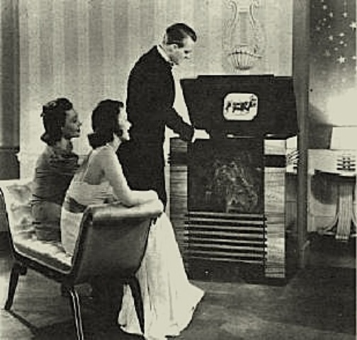 USA, iniziano trasmissioni radio regolari