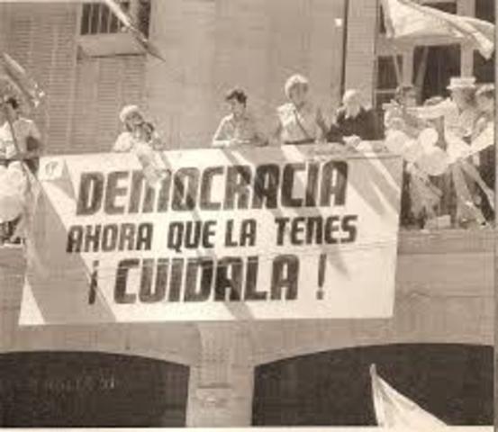 El Ejército golpea la democracia argentina