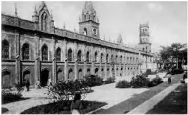 Universidad en la Colonia.