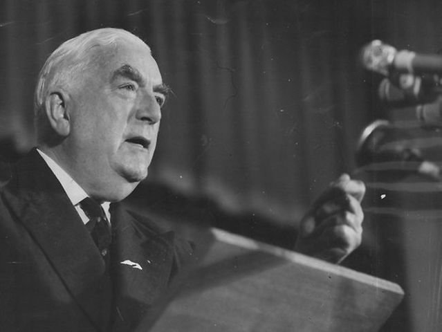 Robert Menzies' Announces Gradual Introduction of Television