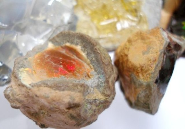 aparicion de piedras preciosas