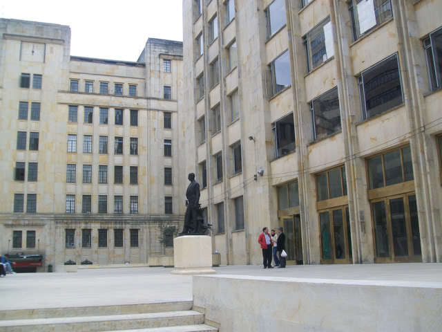 RESTAURACION DEL MINISTERIO DE COMUNICACIONES