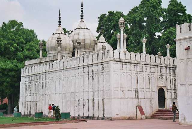 Pearl Mosque (Moti Masjid)