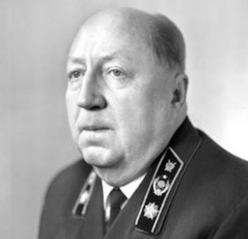 Roman Rudenko makes opening speech