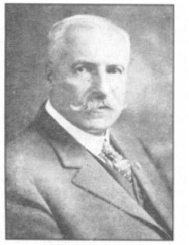 dictando las más variadas materias y llegando a ser su rector entre 1902 y 1905.