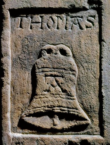 hombre de la campana