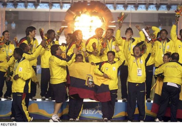 Cinco medallas de oro; una en fútbol