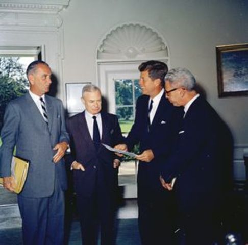 Executive Order 10925