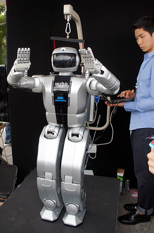 ROBOT HUBO