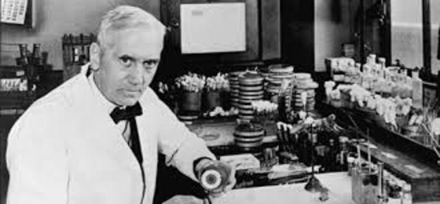 Alexander Fleming discovers penecillin