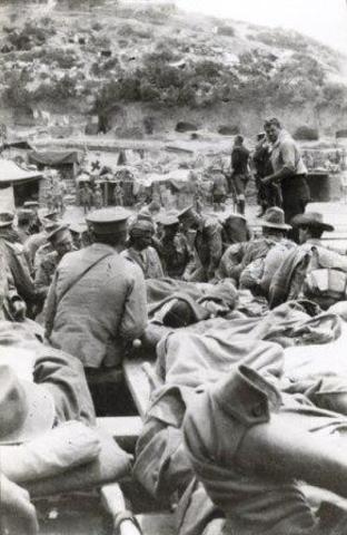 Evacuating Gallipoli (Soldiers preparing to evacuate Gallipoli)