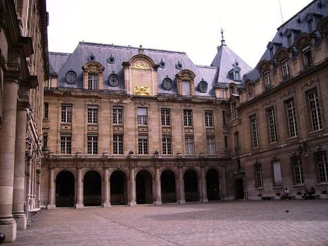 primera universidad Francia