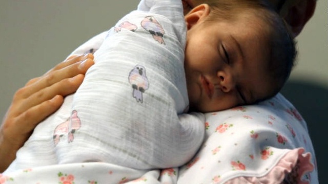 Se muere su primer hijo a causa de una broconeumonía