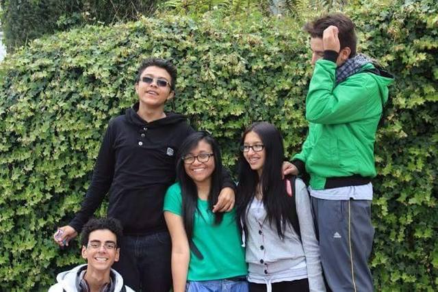 Inicia sus estudios en la Universidad La Gran Colombia